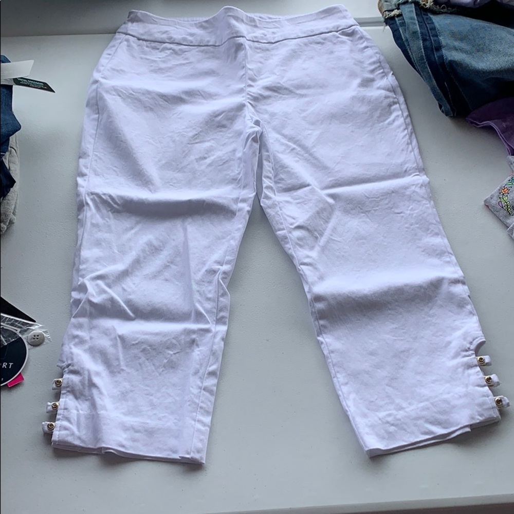 White Capri pants